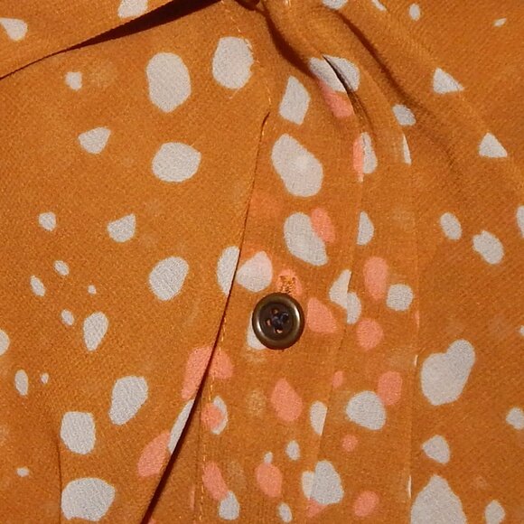 Ladies CAbi Semi-Sheer Sleeveless Blouse - Top- Shirt ~~ Size M ~ Button-Front - Picture 9 of 9